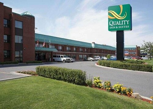 Гостиница Quality Inn & x26; Suites P. E. Trudeau Airport в Монреале