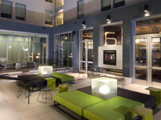 Фото Aloft Vaughan Mills