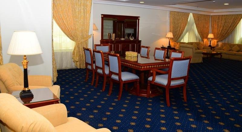 Фото Ramada Al Qassim Hotel And Suites