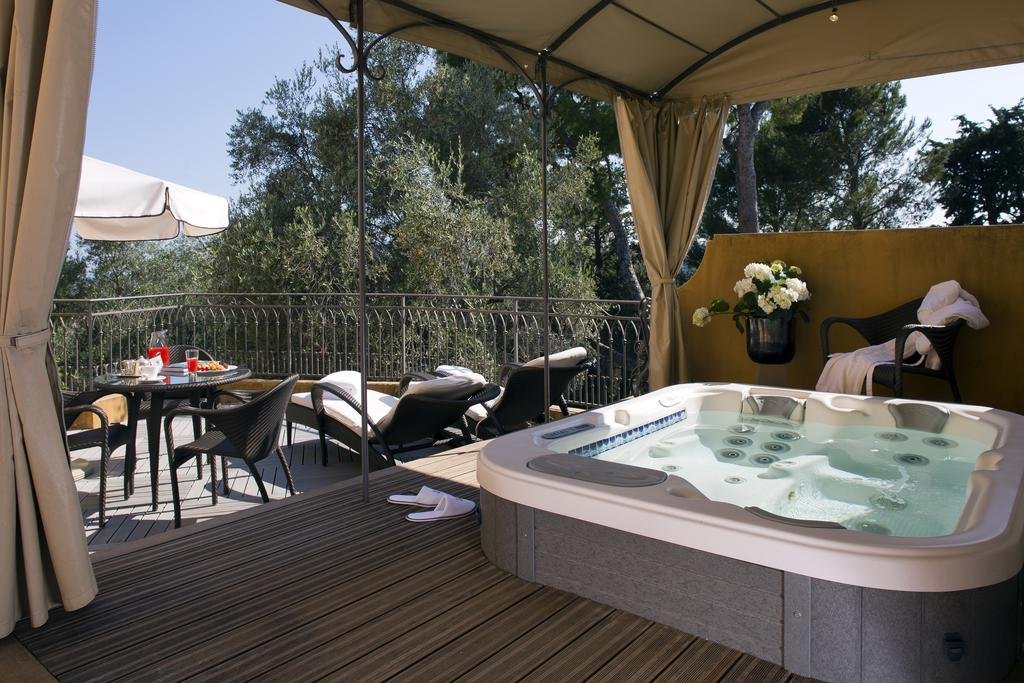 Фото La Bastide Saint Antoine