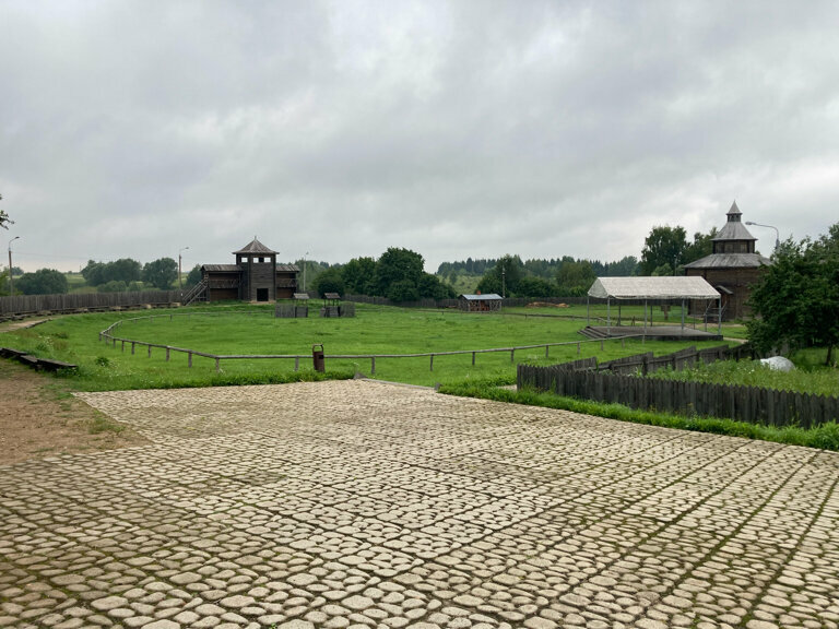 Памятник, мемориал Замковая гора, Мстиславль, фото