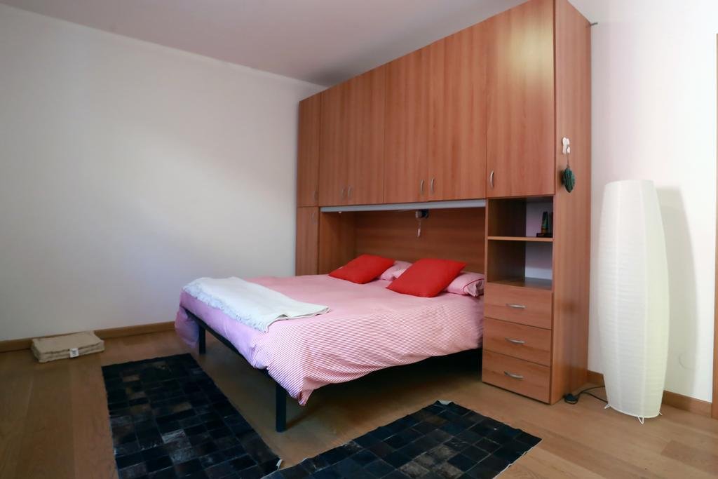 Фото The Lake Apartment