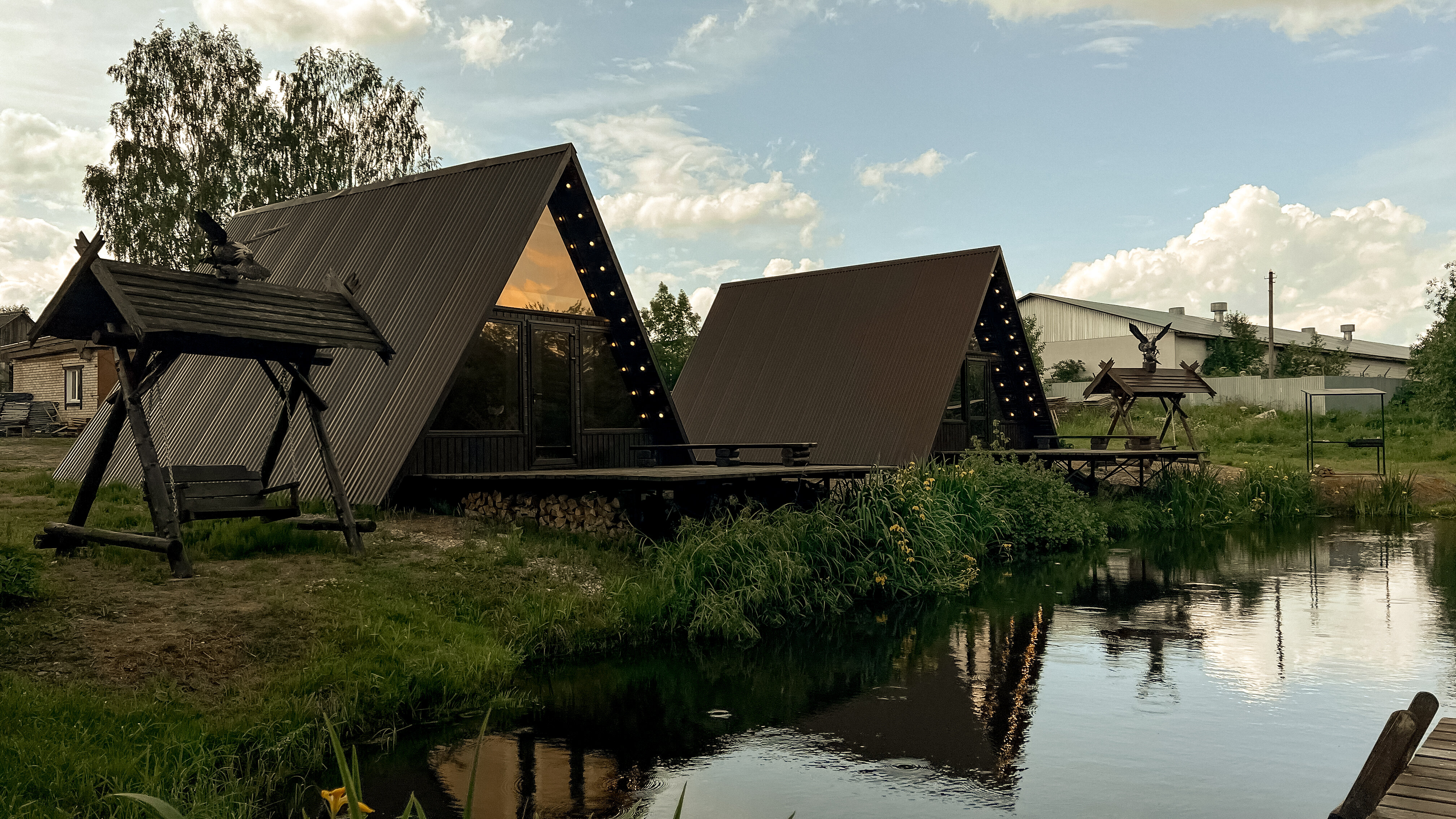 Фото Дом у пруда