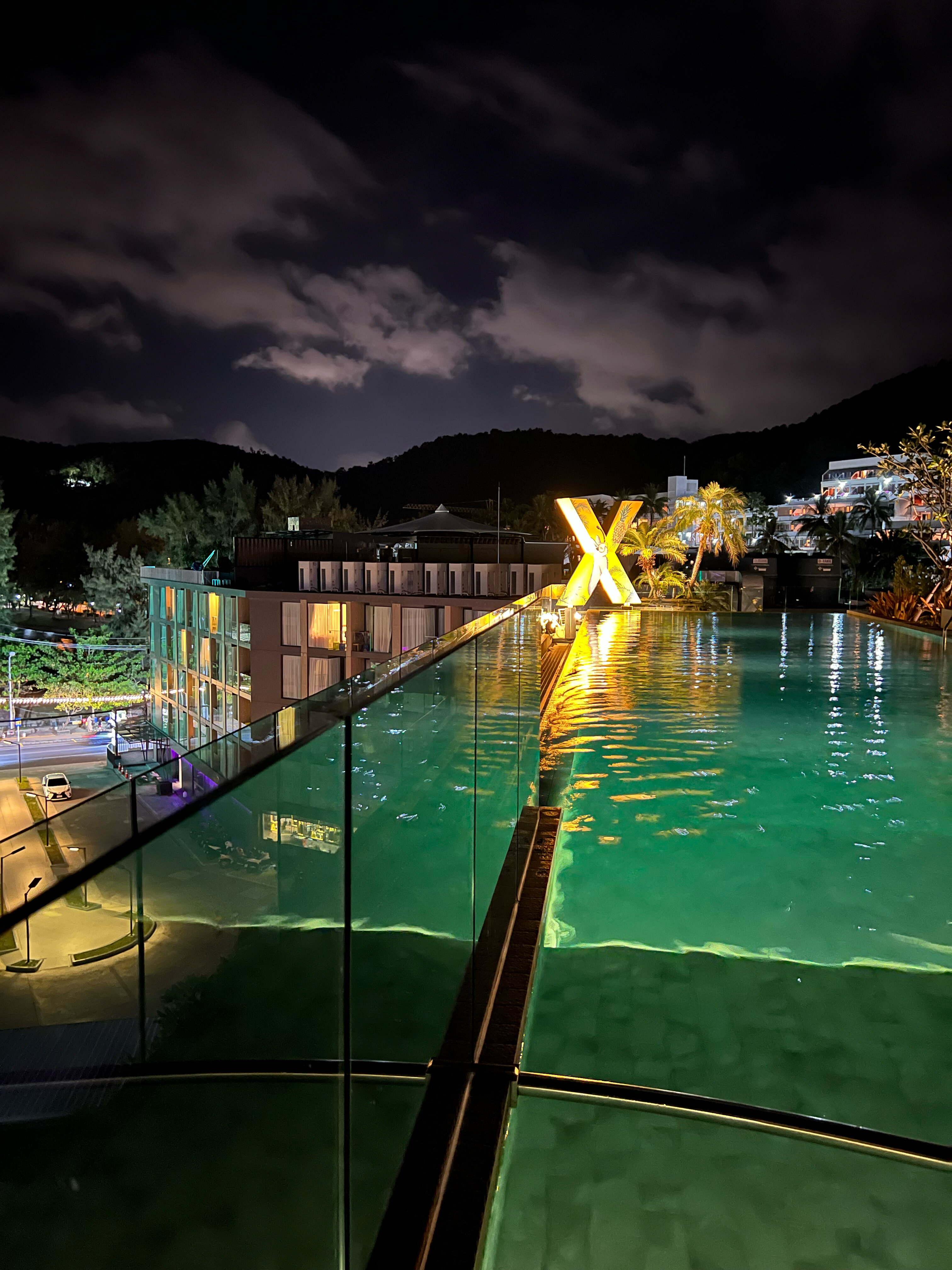 Фото JonoX Phuket Karon Hotel