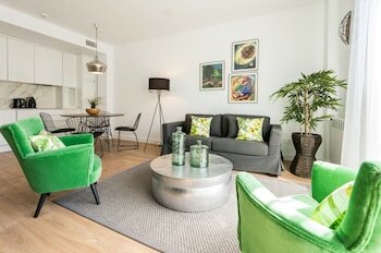 Фото Plaza de España Skyline