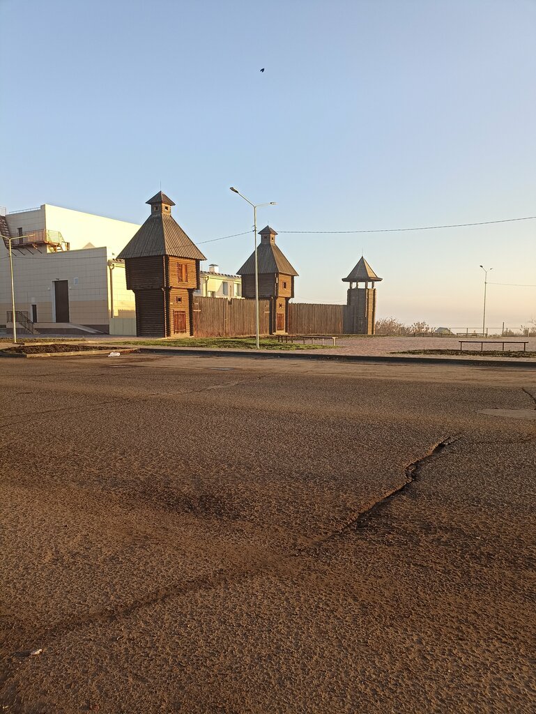 Landmark, attraction Фрагмент реконструкции крепостной стены, Tara, photo