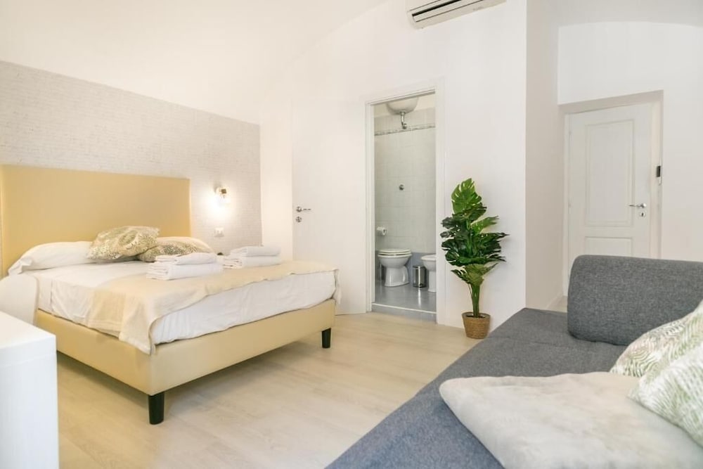 Фото White Candia Guesthouse