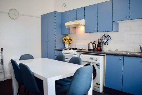 Гостиница Cosy 3 Bedroom Apartment In Trendy Haberfield в Сиднее