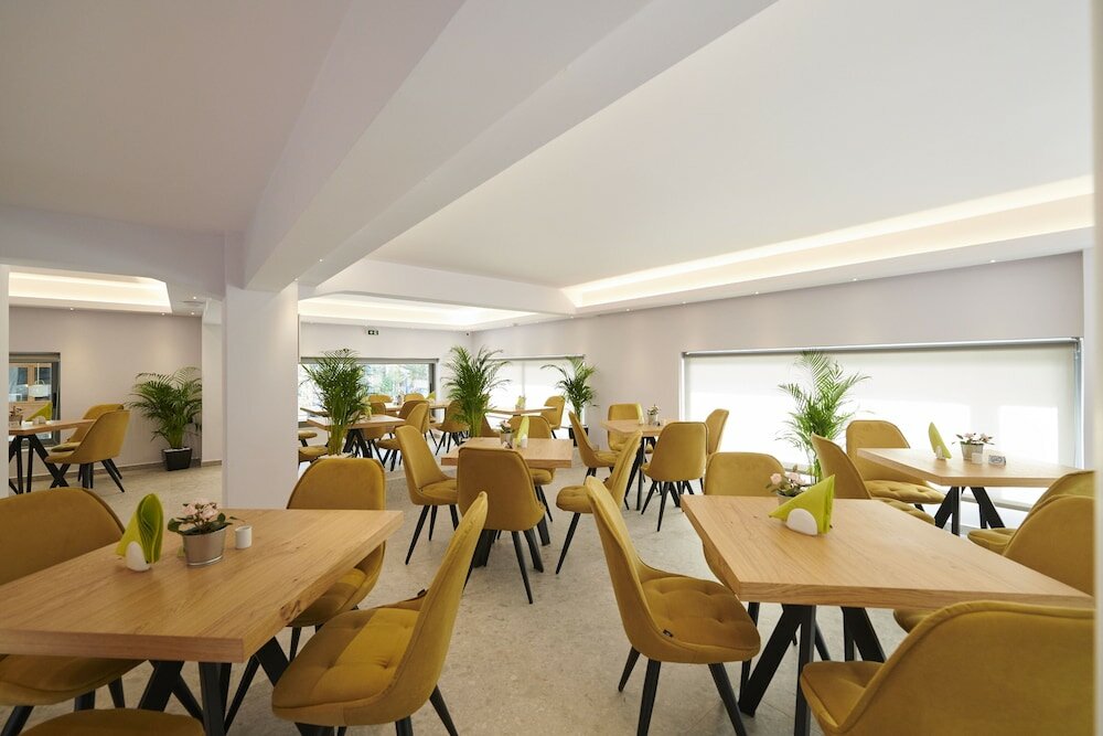 Фото Meni Apartments Hotel