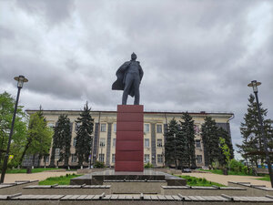 В.И. Ленин (Rostov Region, Novoshakhtinsk, Komsomolskaya ploshchad) ، نصب تذكاري للحرب، مقبرة جماعية