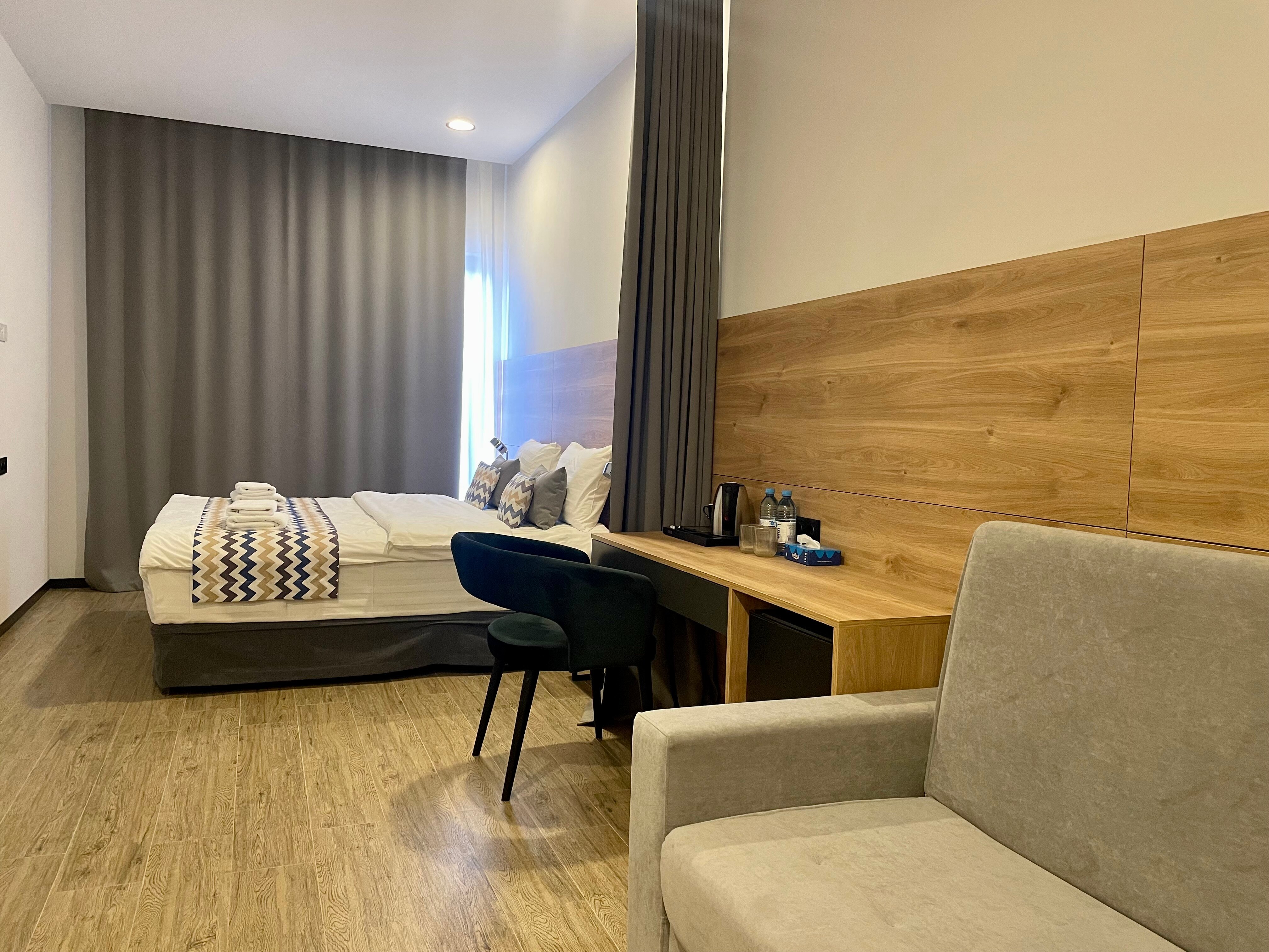 Фото 4Guest Hotel