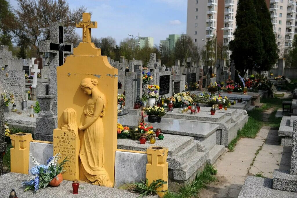 Cemetery cmentarz Bródnowski, Warsaw, photo
