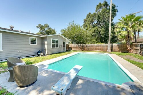 Гостиница Lovely Corpus Christi Home w Pool & Hot Tub! в Корпус-Кристи