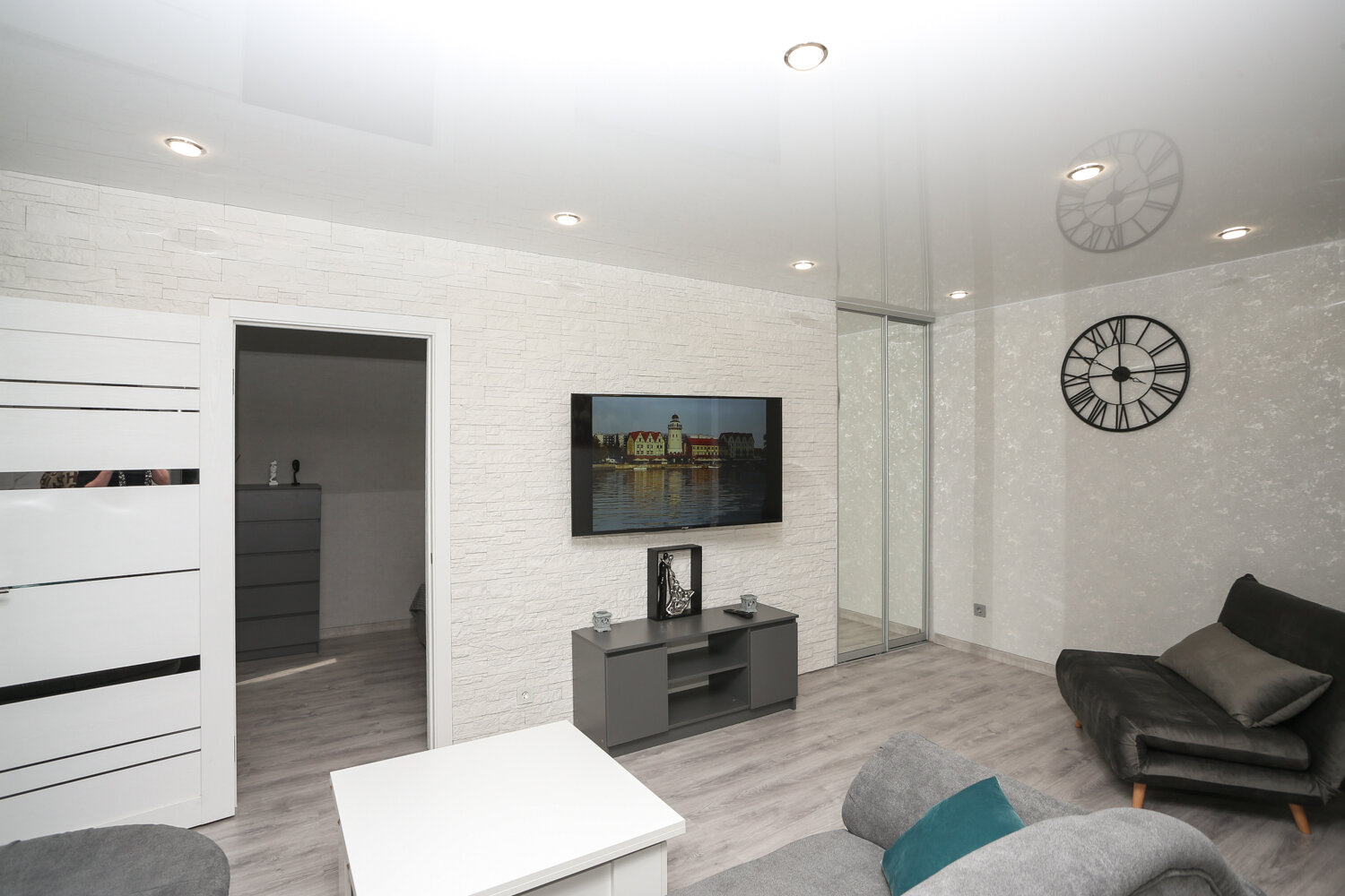 Фото Двухкомнатная квартира в самом центре