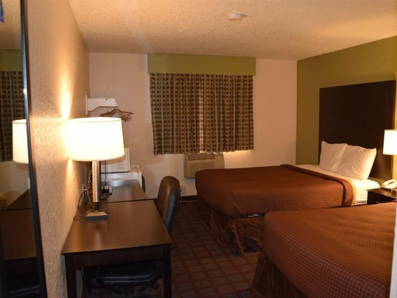 Фото Super 8 by Wyndham Saginaw