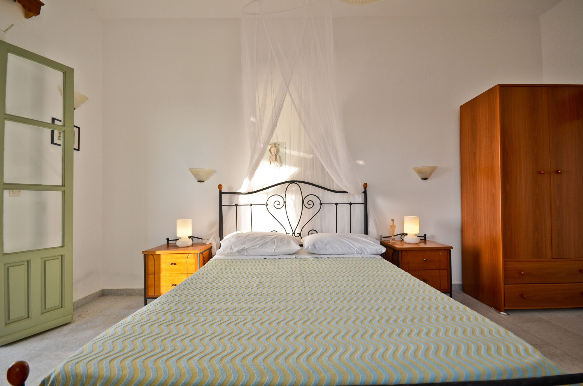 Фото Ydreos Studios & Apartments