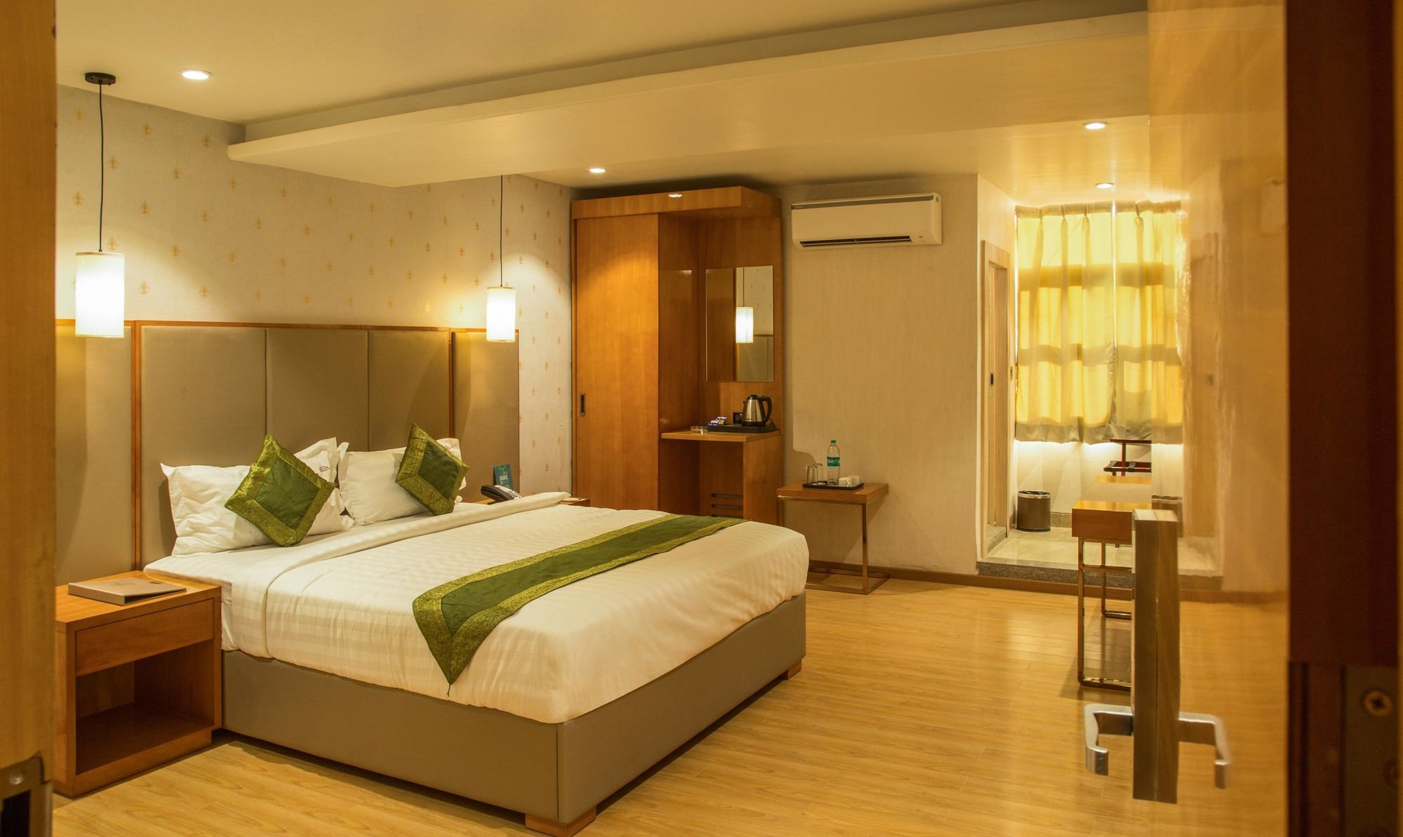 Фото Hotel Reva Regency