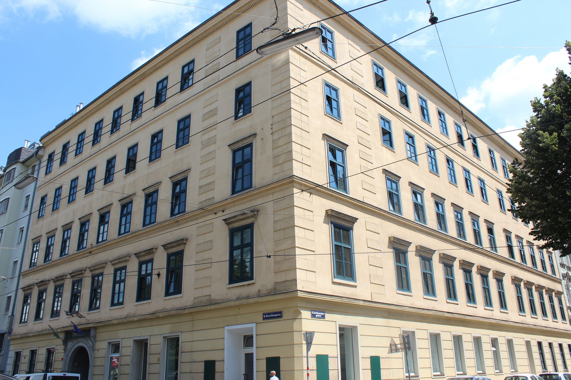 Фото отеля 2