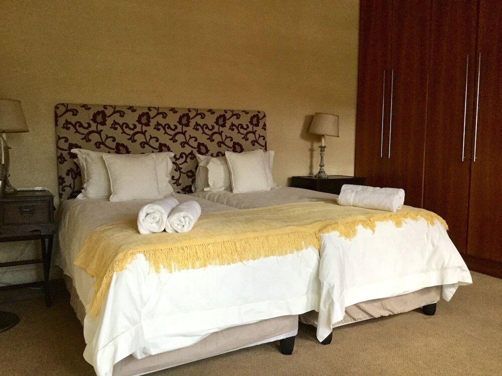 Фото On the Cliff Guest House