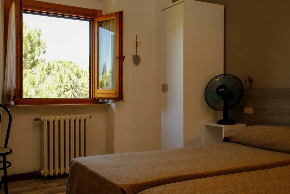 Фото Hotel Mom Assisi