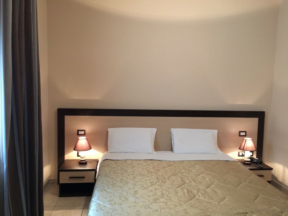 Фото Hotel De La Ville Relais