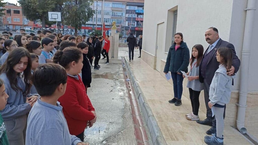 School Turkish Aeronautical Association Middle School, Burdur, photo