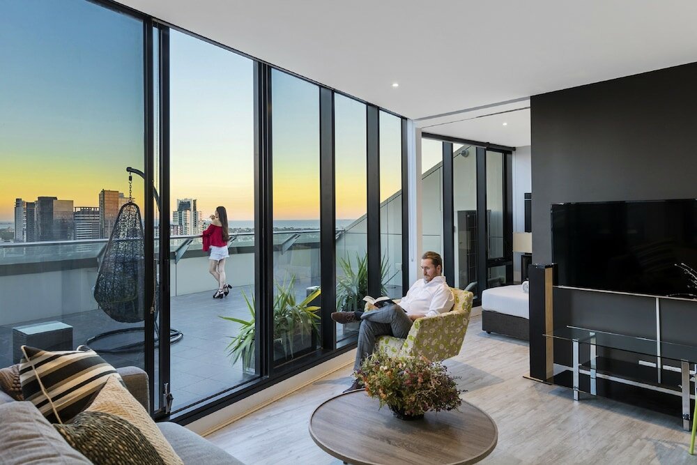 Фото Aura On Flinders Serviced Apartments