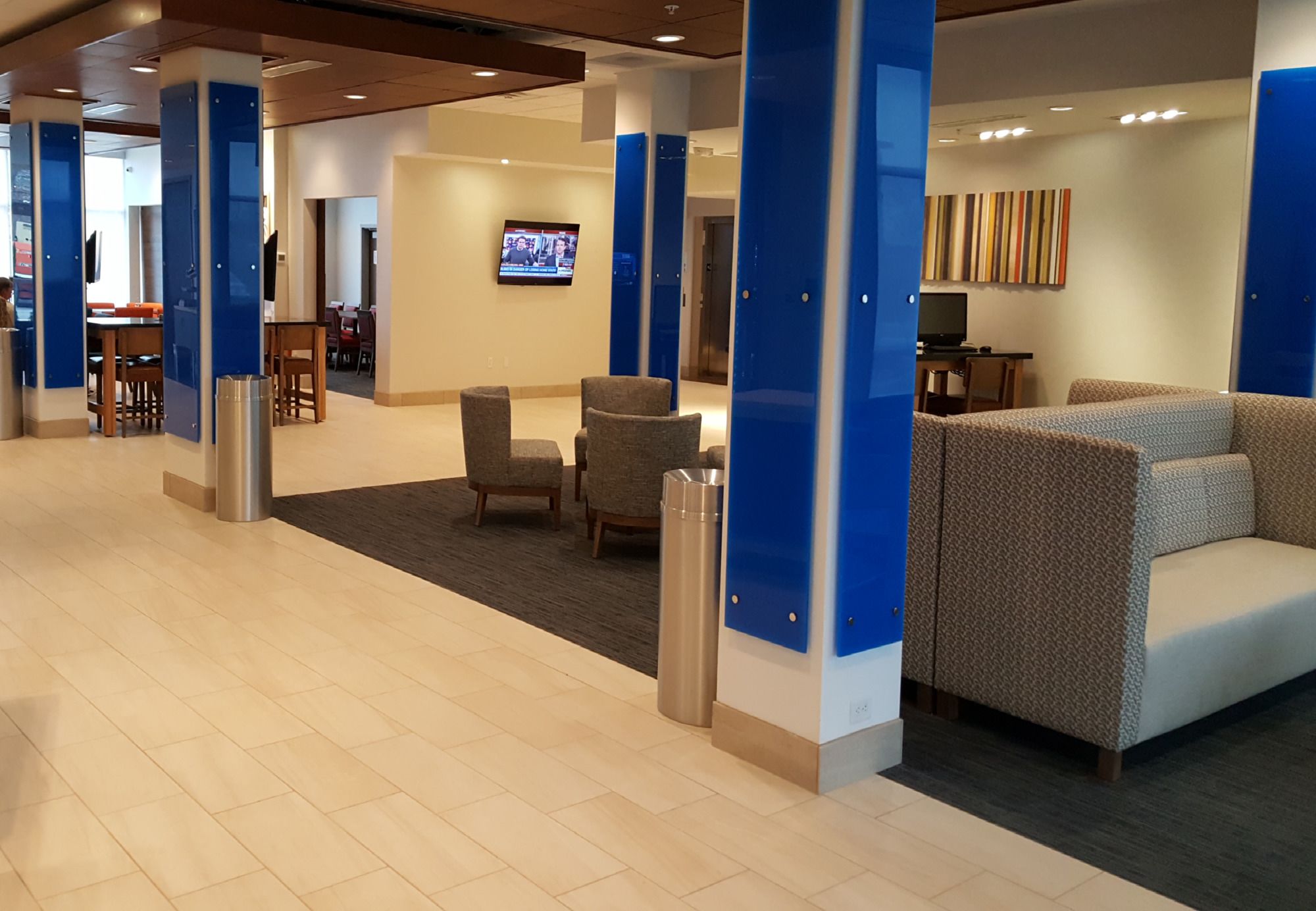 Фото Holiday Inn Express & Suites Toledo West, an Ihg Hotel
