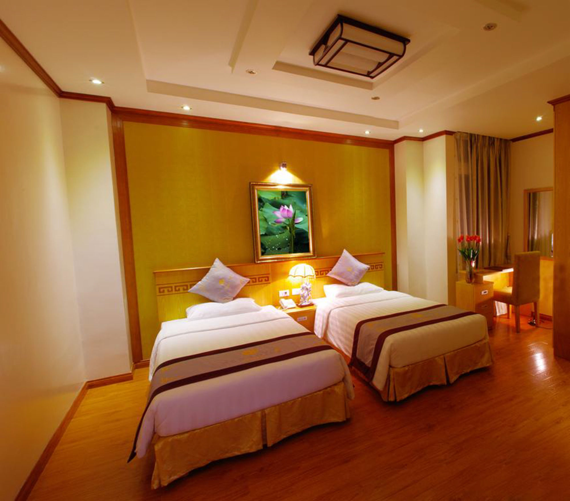 Фото New Lotus Hotel