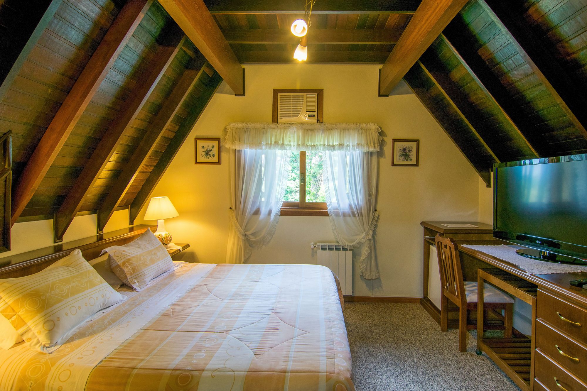 Фото Hotel Azaleia