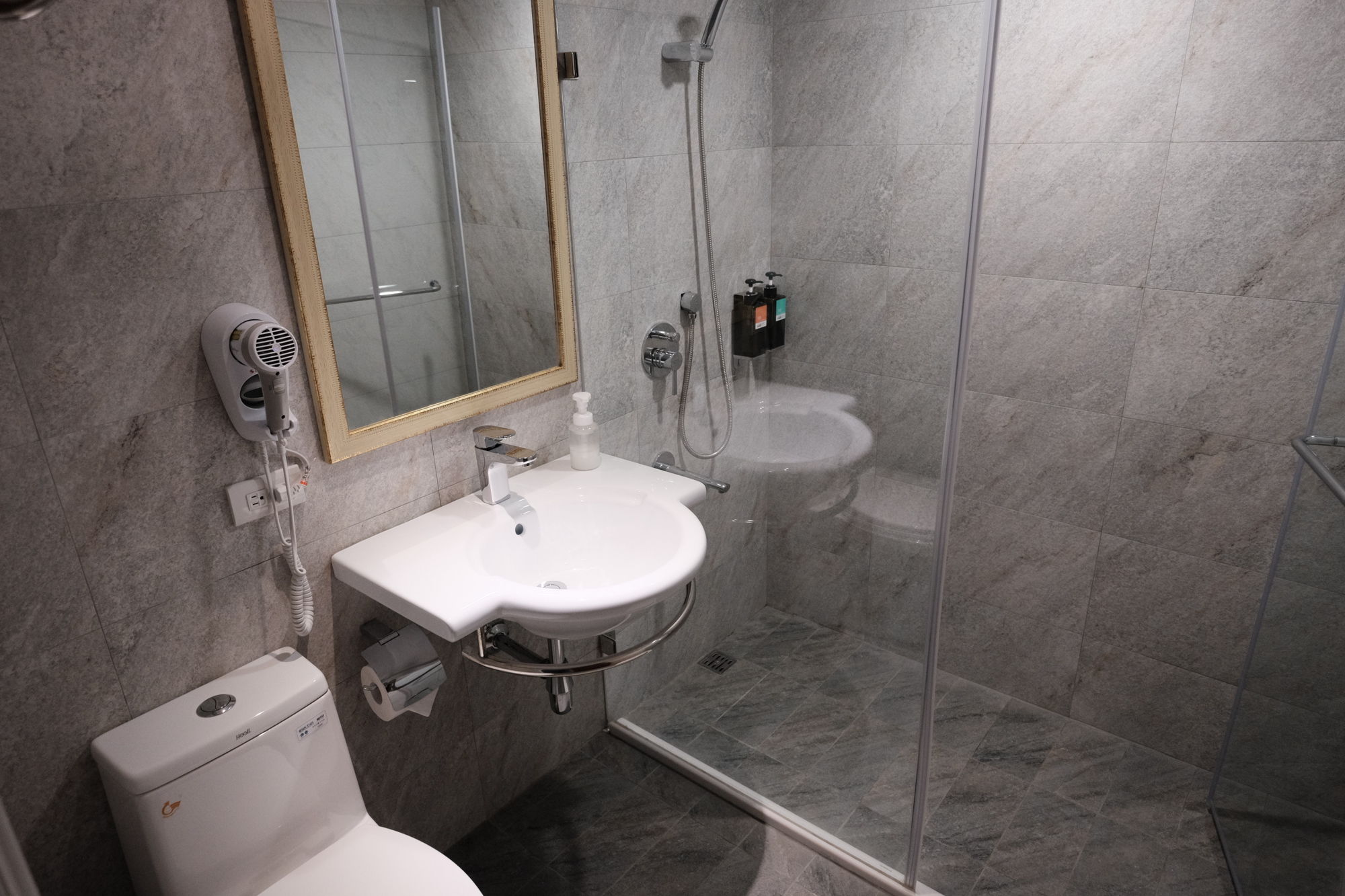 Фото Happy Inn & Hostel