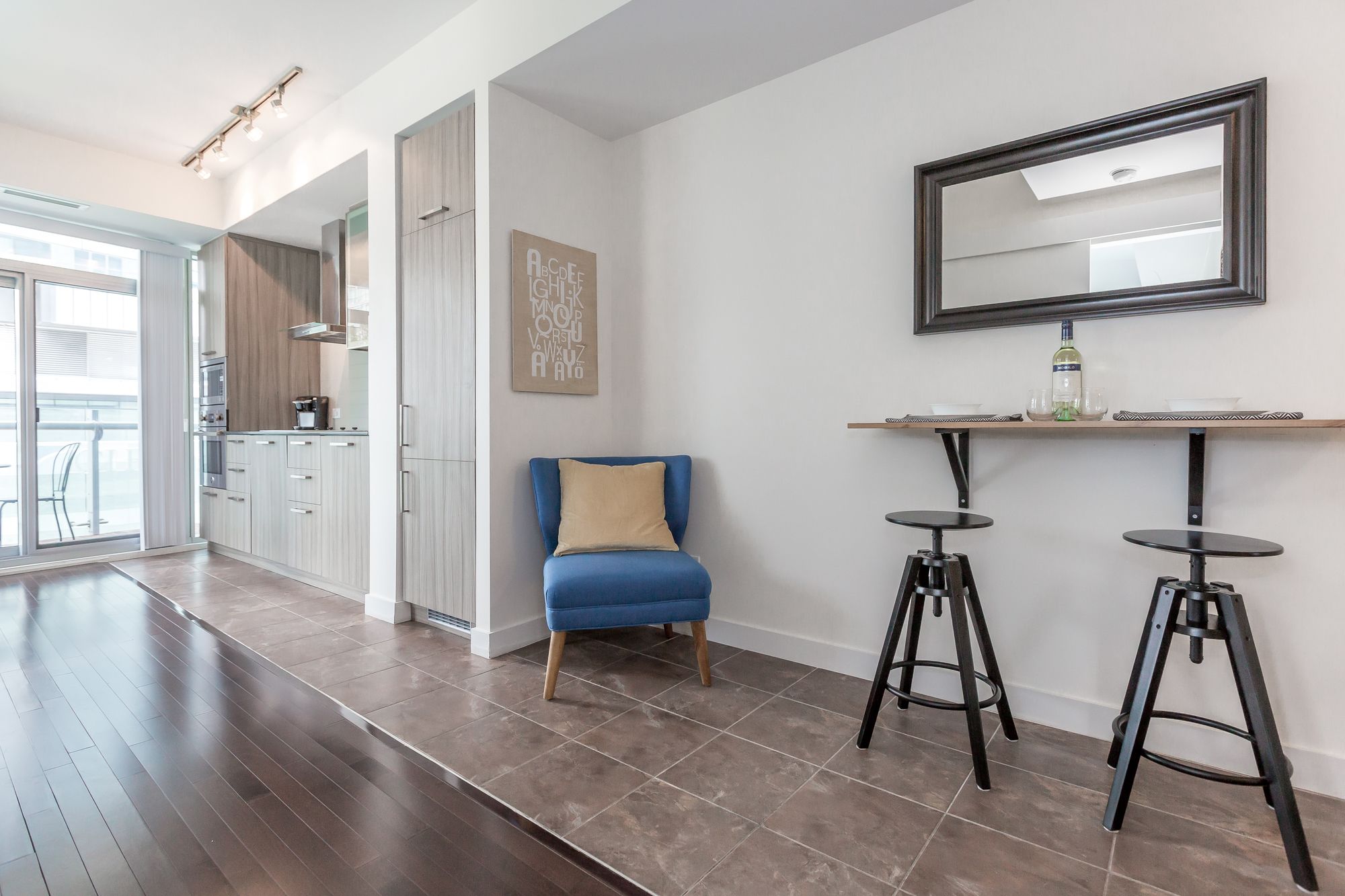 Фото Noel Suites-York St and Lakeshore Blvd