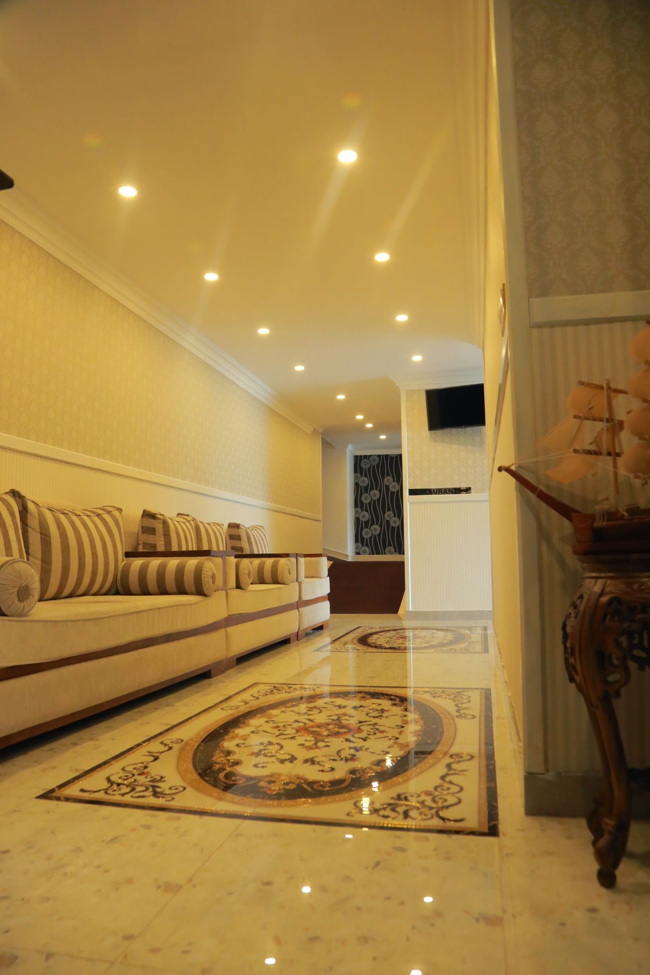 Фото Galaxy Grand Hotel