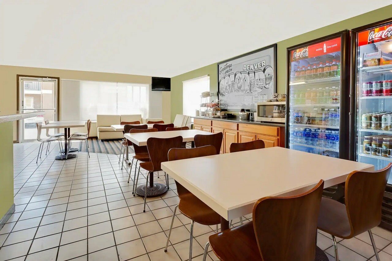 Фото Super 8 by Wyndham Denver Central