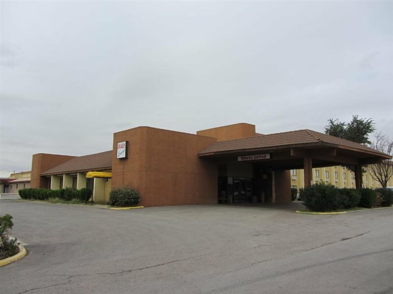 Фото Travelodge by Wyndham Odessa