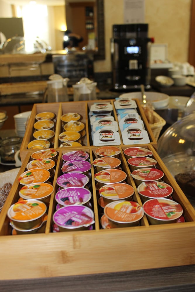 Фото IH Hotels Milano Lorenteggio