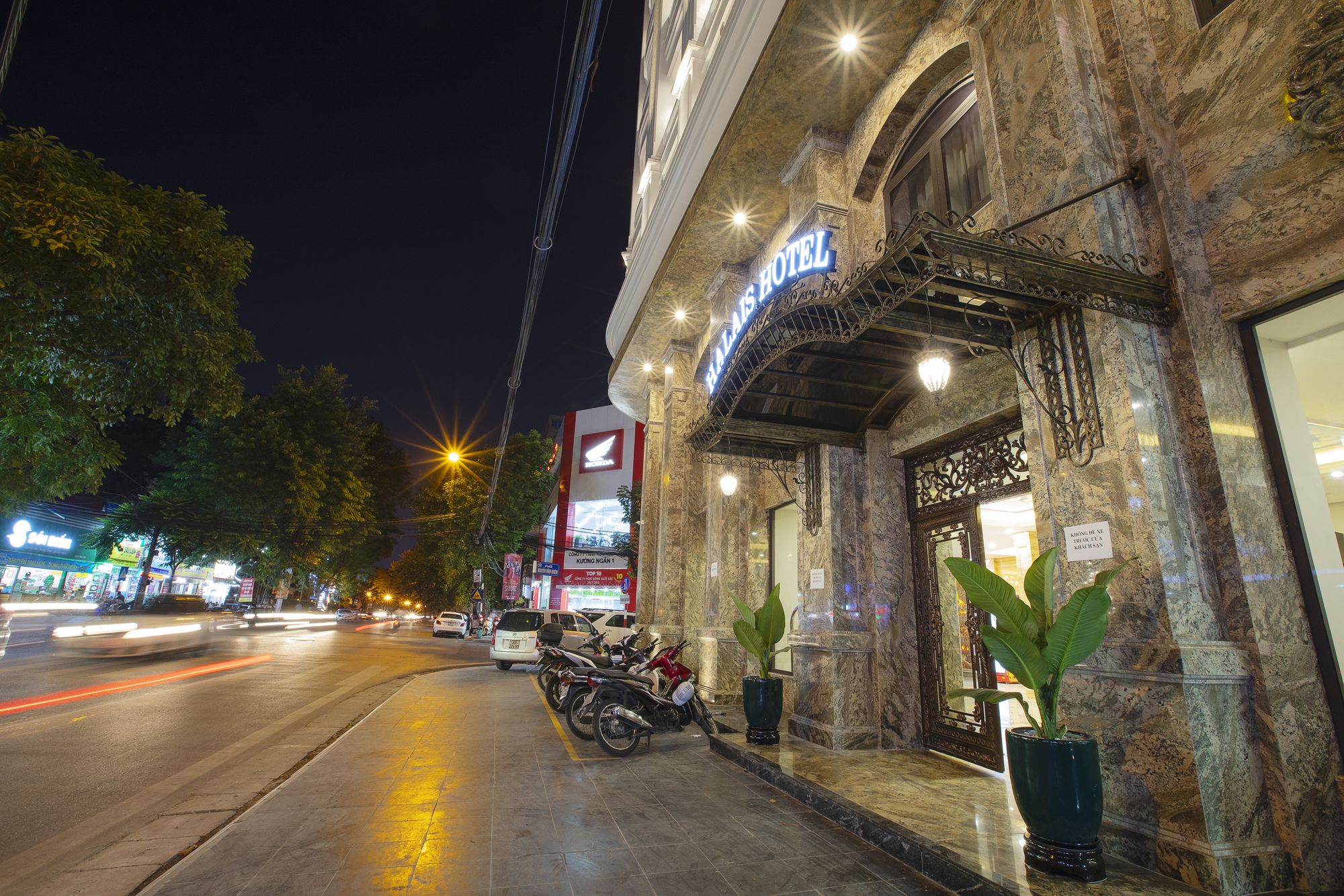 Фото Halais Hotel