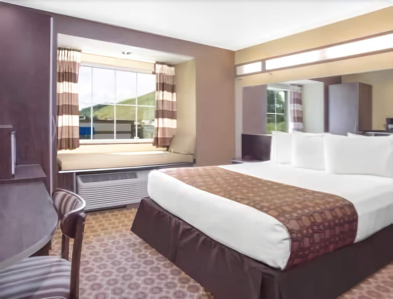 Фото SureStay Plus Hotel by Best Western Buckhannon