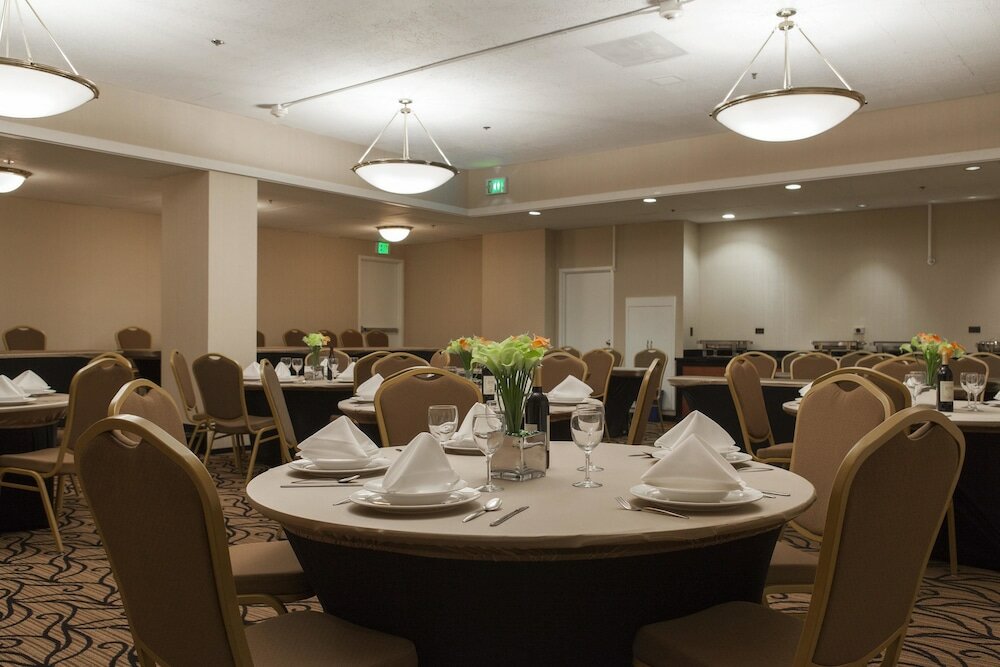 Фото The Pickwick Hotel