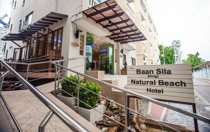 Гостиница Natural Beach Hotel в Паттайе