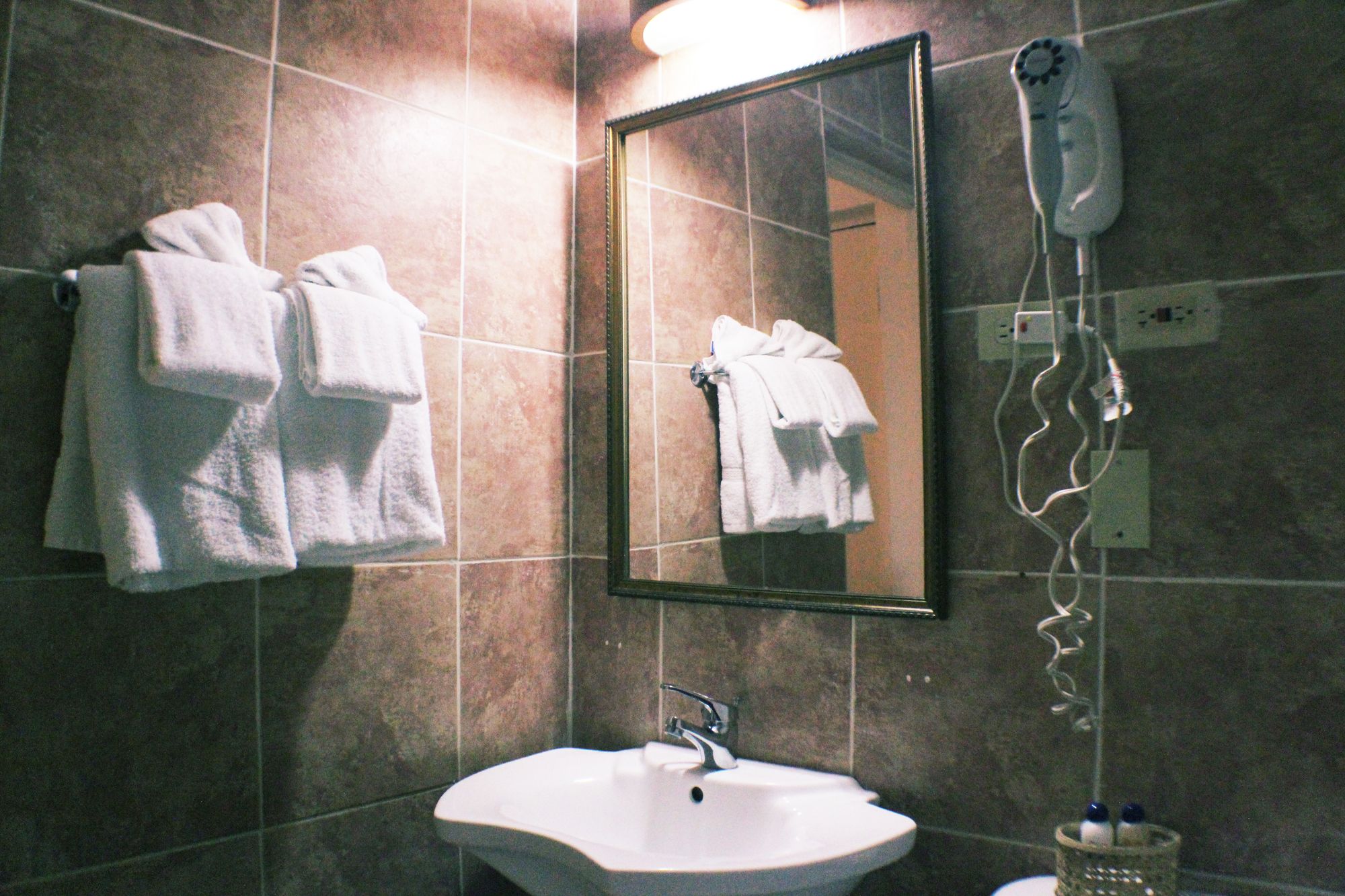 Фото Altamont West Hotel