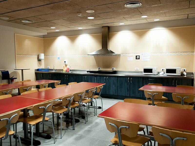 Фото Youth Hostel Pere Tarres