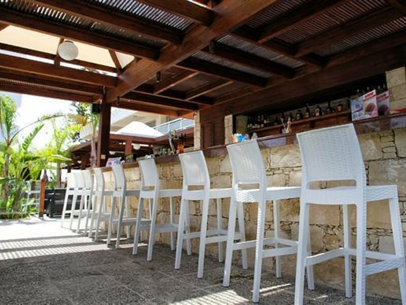 Фото The Caravel Hotel