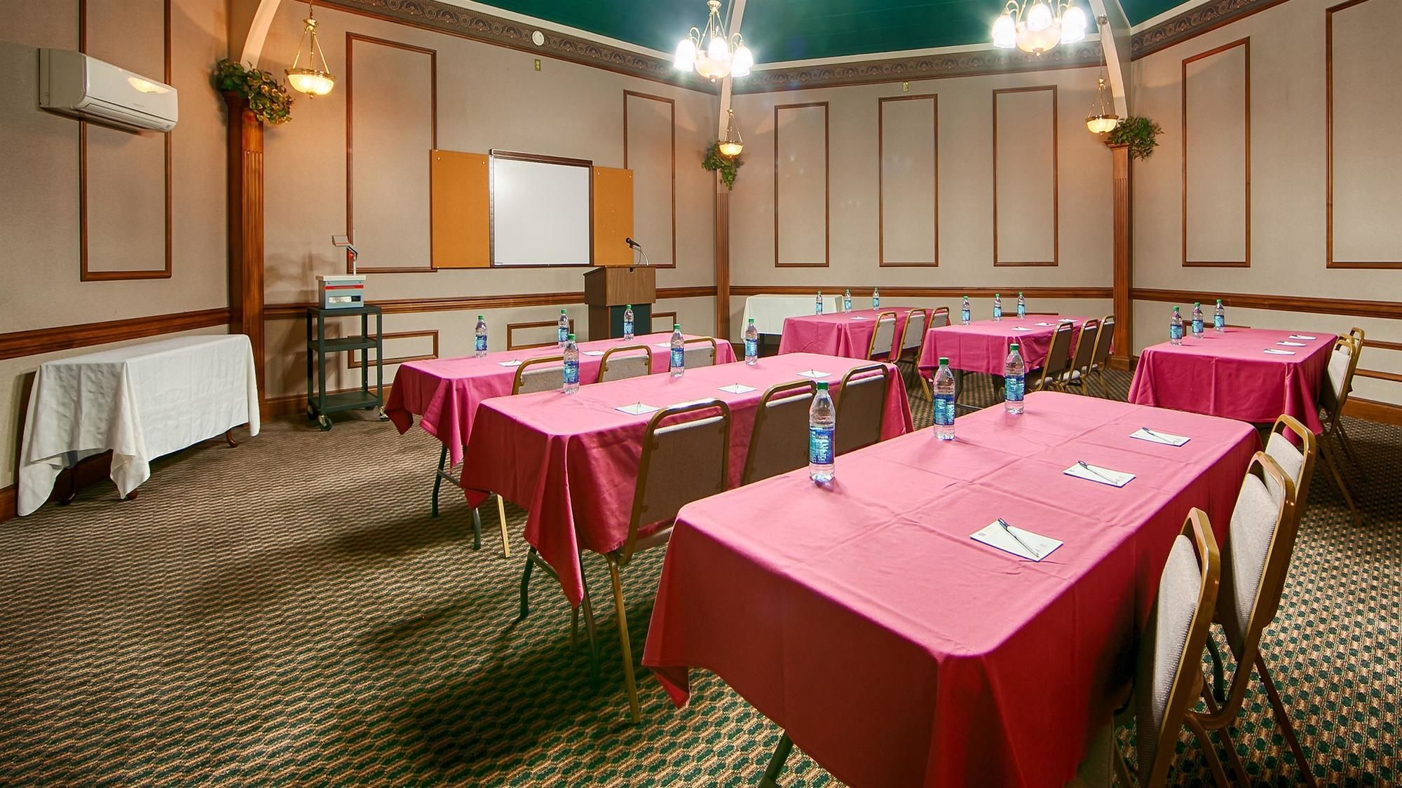 Фото Best Western Tree City Inn