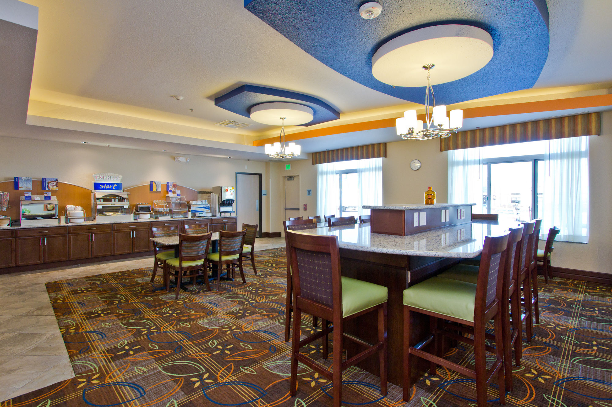 Фото Holiday Inn Express Hotel & Suites Denver East-Peoria Street, an Ihg Hotel
