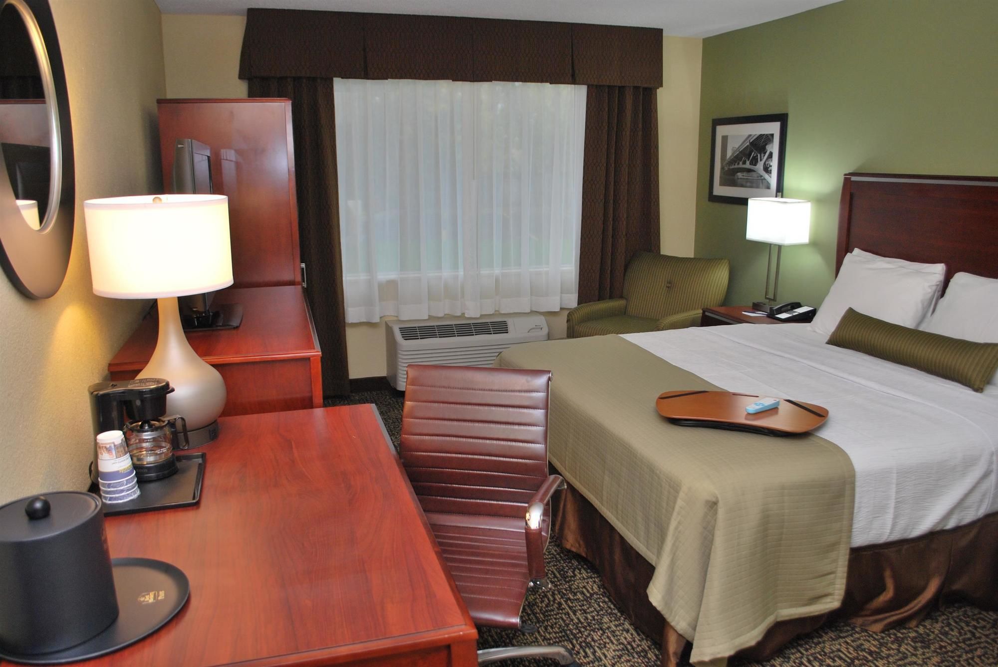 Фото Best Western Glenview -Chicagoland Inn and Suites