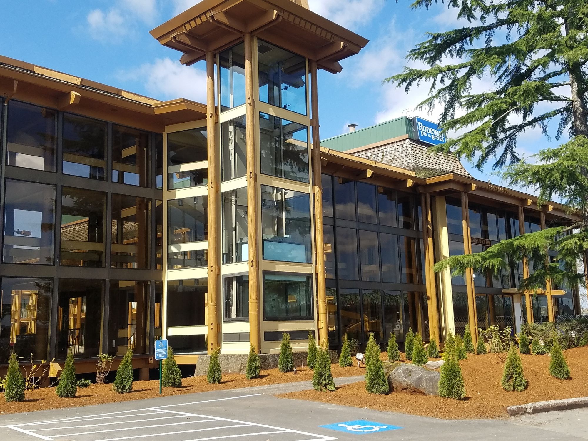 Фото Rodeway Inn & Suites Portland - Jantzen Beach