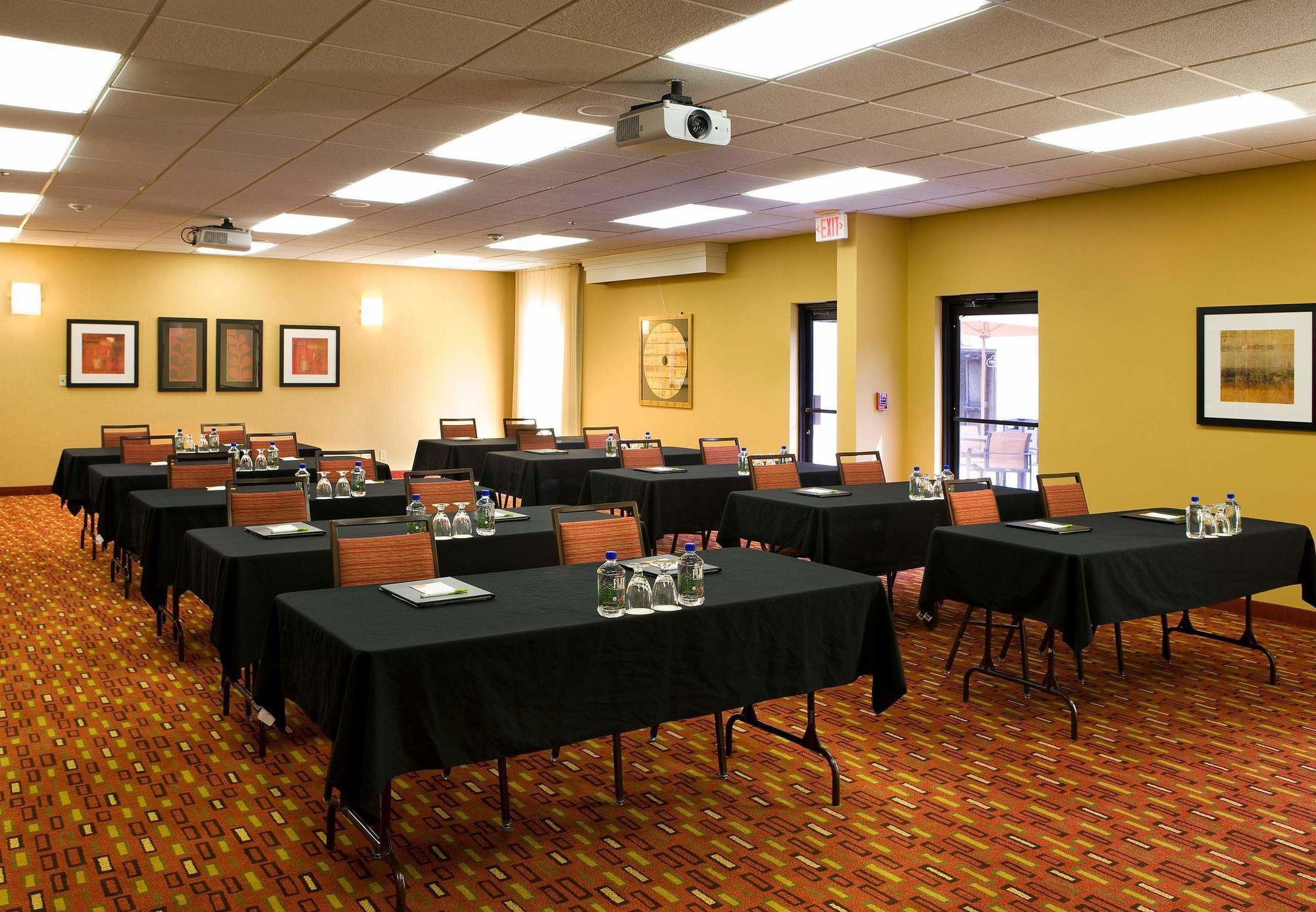 Фото Courtyard by Marriott Sacramento Airport Natomas