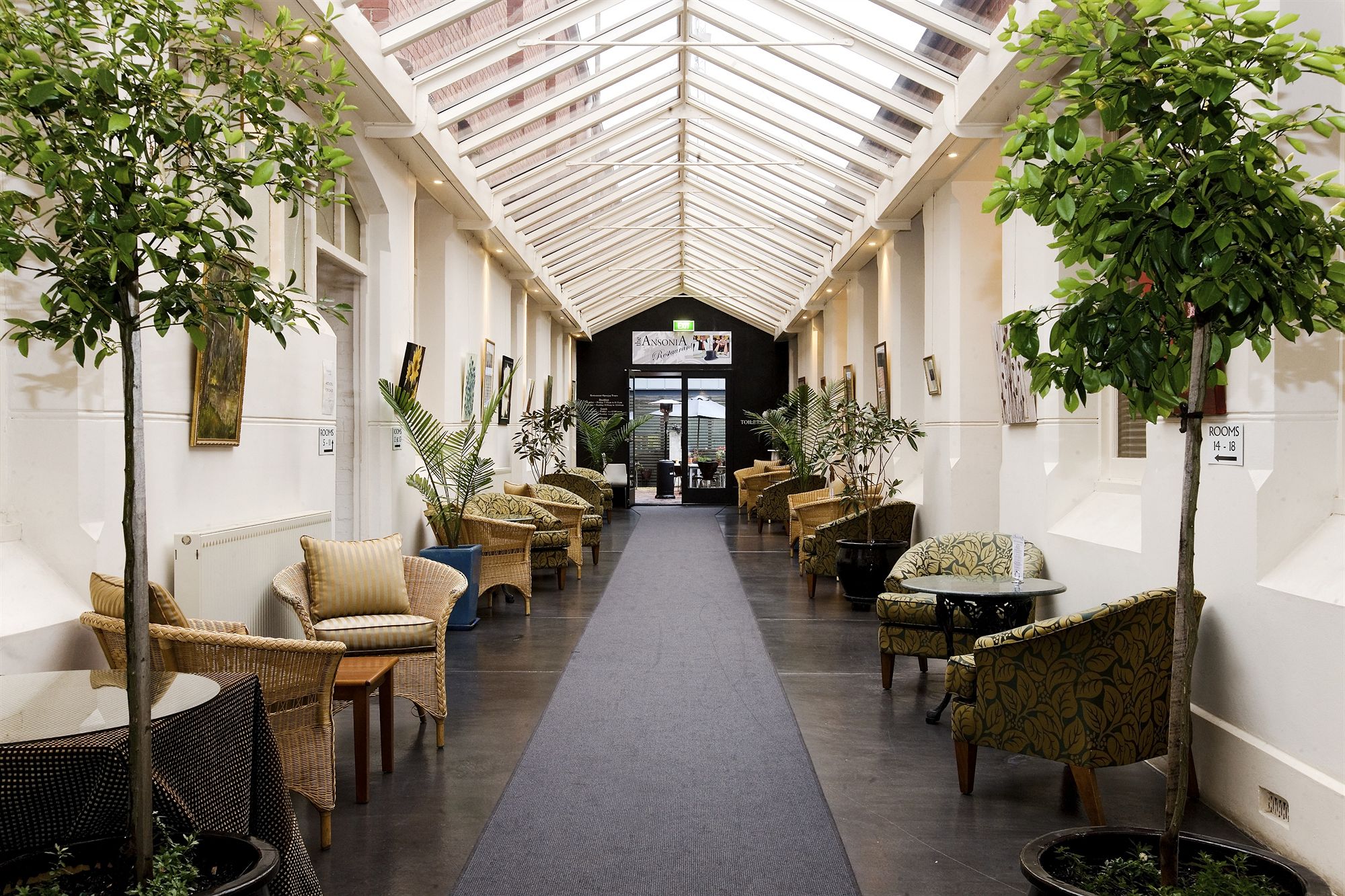 Фото отеля 2