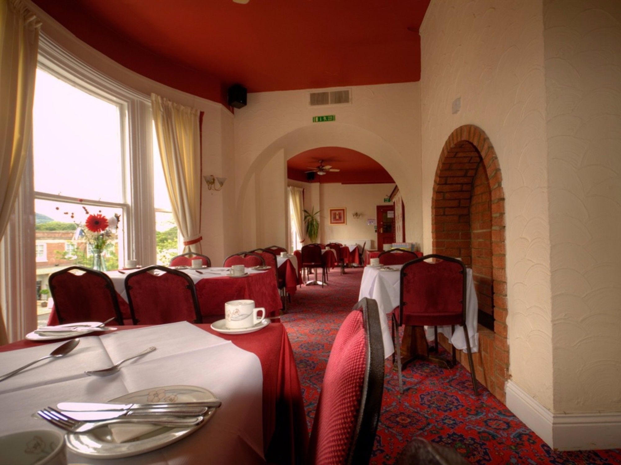 Фото Dickens Bar and Inn